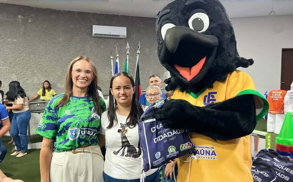 Projeto "Craques do Futuro" entregam kits em Uiraúna 18 17