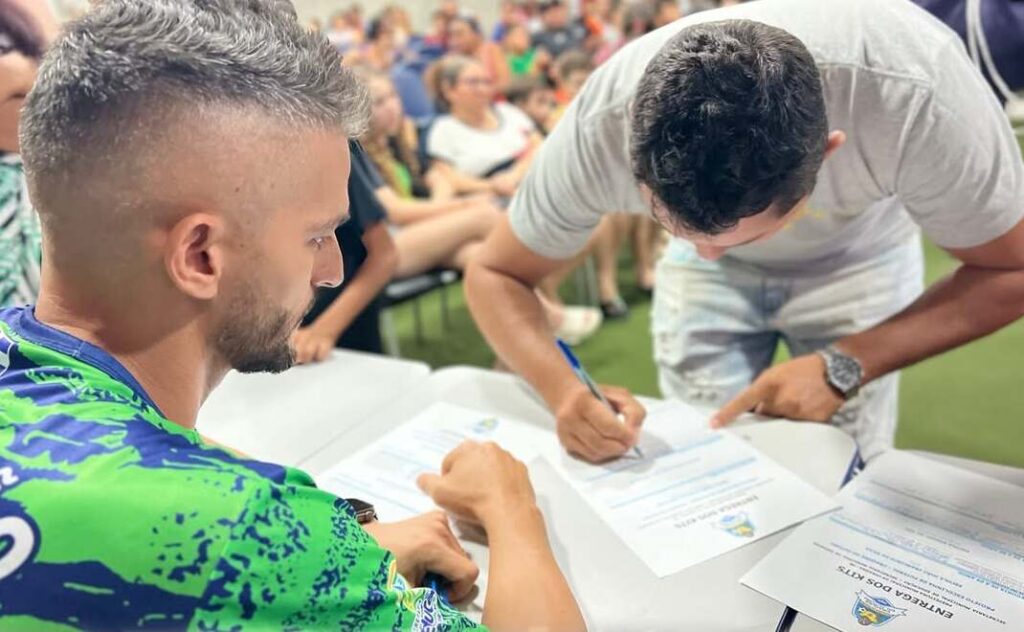 Projeto "Craques do Futuro" entregam kits em Uiraúna 23 22