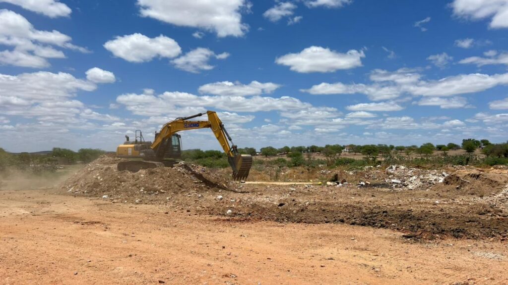 Prefeitura de Uiraúna inicia obras de pavimentação no Mutirão 4 3 1