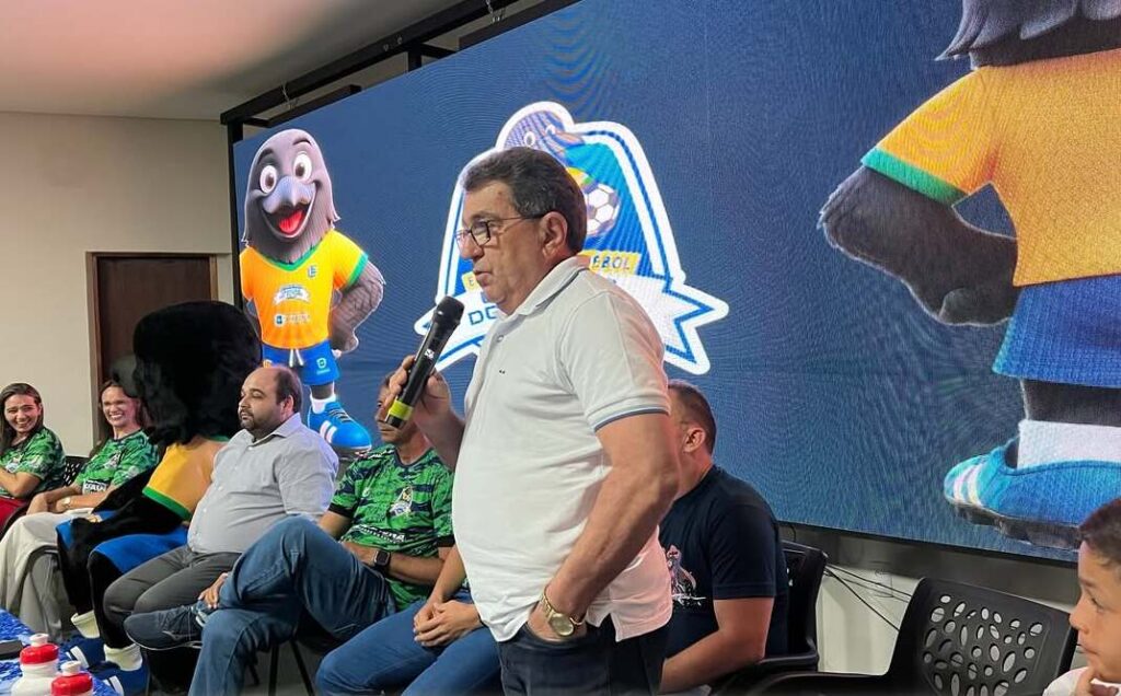 Projeto "Craques do Futuro" entregam kits em Uiraúna 4 3 6