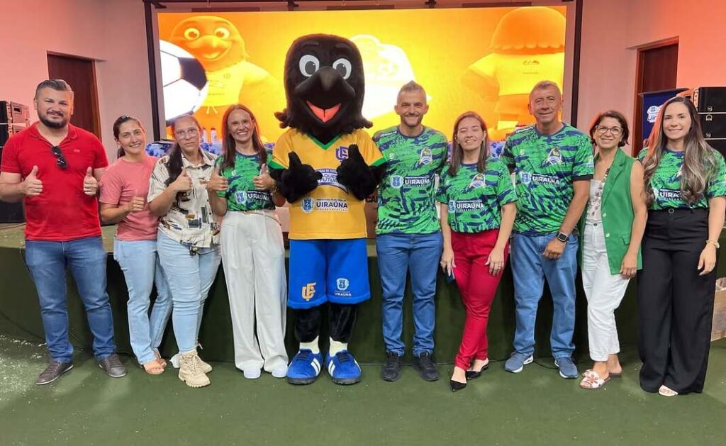 Projeto "Craques do Futuro" entregam kits em Uiraúna 33 33