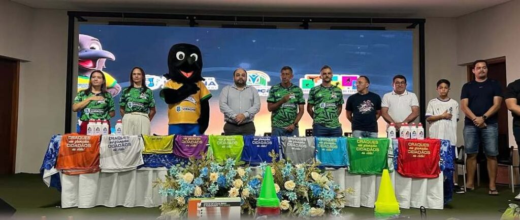 Projeto "Craques do Futuro" entregam kits em Uiraúna 8 7 4