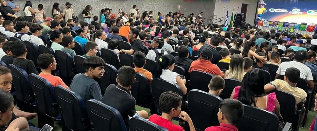 Projeto "Craques do Futuro" entregam kits em Uiraúna 10 9 4