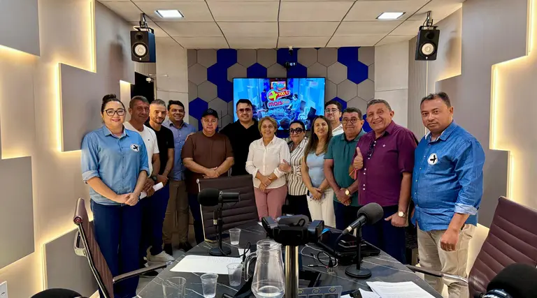 Prefeita Leninha Romão presta entrevista na Mais FM 1 Prefeita Leninha Romão presta entrevista na Mais FM