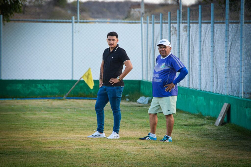 Prefeito Itamar Moreira reúne atletas da seleção de Poço Dantas 5 WhatsApp Image 2025 10 09 at 19.25.54 1