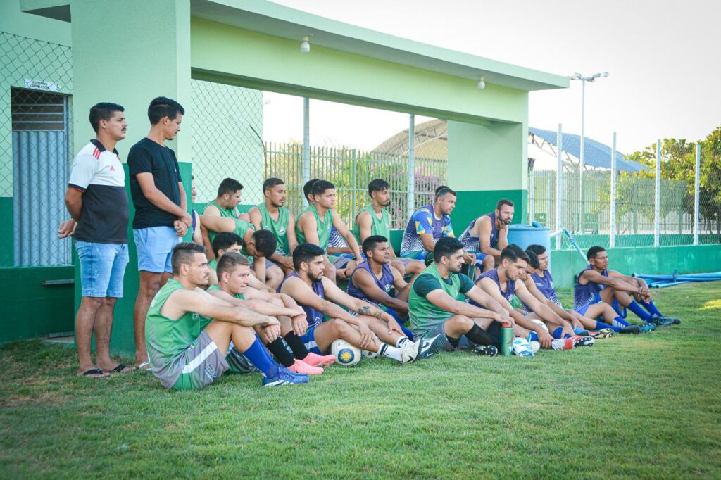 Prefeito Itamar Moreira reúne atletas da seleção de Poço Dantas 8 WhatsApp Image 2025 10 09 at 19.25.54