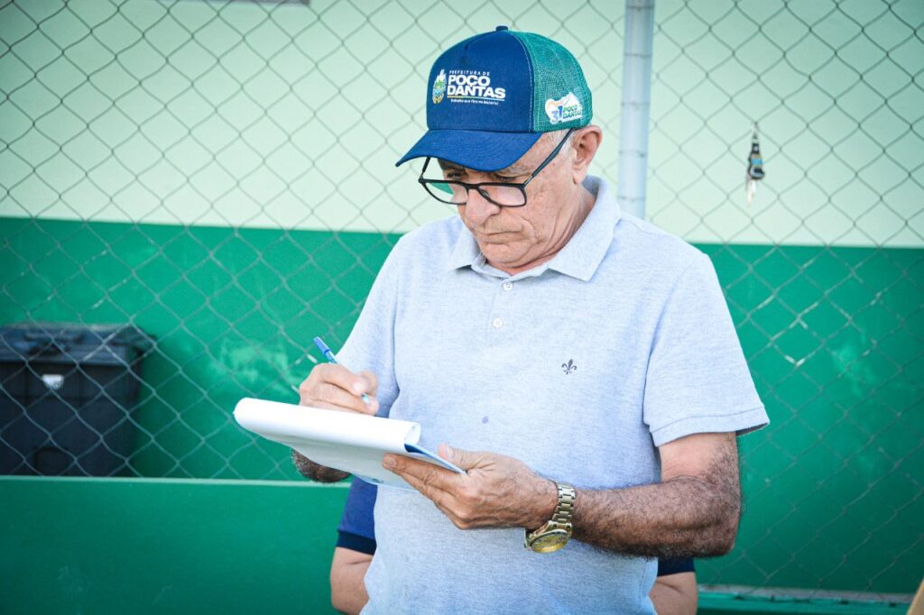 Prefeito Itamar Moreira reúne atletas da seleção de Poço Dantas 16 WhatsApp Image 2025 10 09 at 19.25.57 1