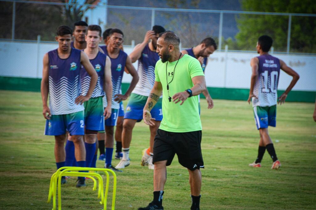 Prefeito Itamar Moreira reúne atletas da seleção de Poço Dantas 20 WhatsApp Image 2025 10 09 at 19.25.57