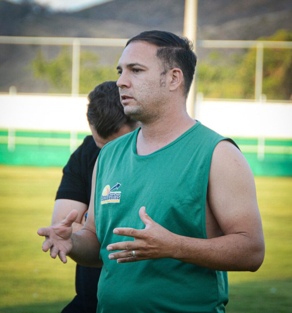 Prefeito Itamar Moreira reúne atletas da seleção de Poço Dantas 18 WhatsApp Image 2025 10 09 at 19.25.57 3