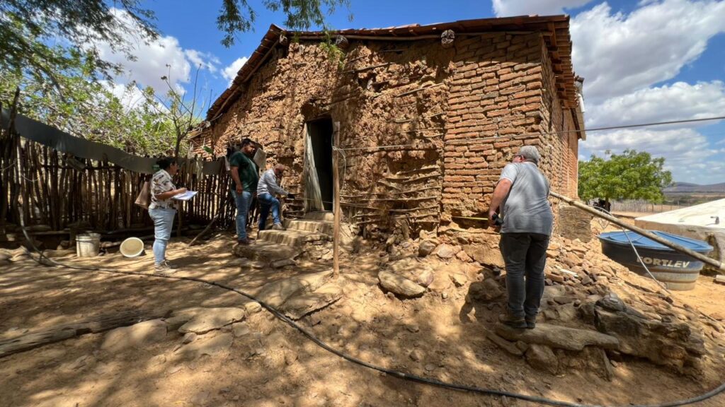 Prefeitura de Uiraúna avança com melhorias habitacionais 9 1 3