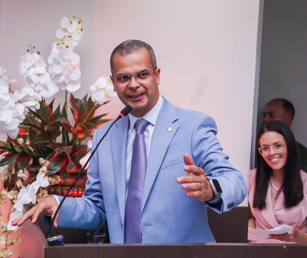 Deputado Jutay Menezes recebe Título de Cidadão Uiraunense 3 12