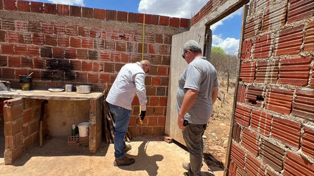 Prefeitura de Uiraúna avança com melhorias habitacionais 8 2 3