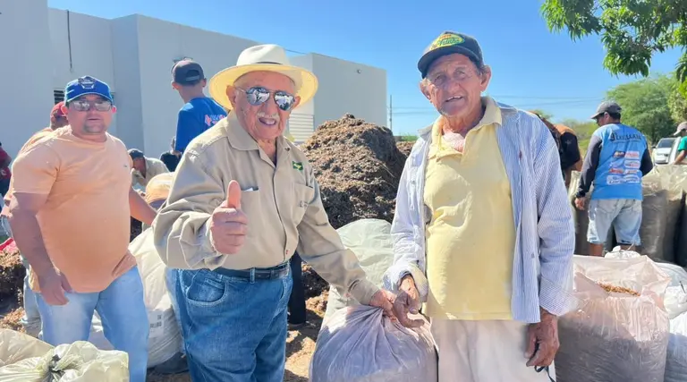 Gestão Leninha entrega ração subsidiada do Agroforte 1 Gestão Leninha entrega ração subsidiada do Agroforte