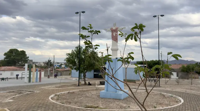 Uiraúna celebra inaugurações e ações da gestão Leninha Romão 4 ezgif.com resize 3