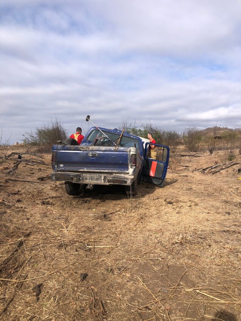 Fotos: Falha mecânica causa acidente na PB 393 2 1 2