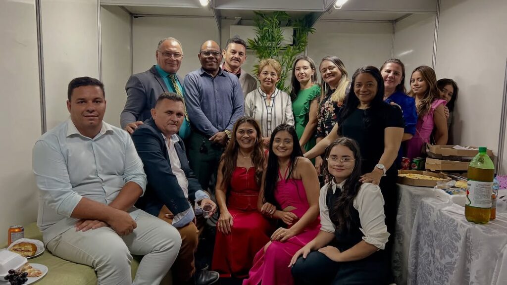 Evento reúne em Uiraúna fiéis em noite de adoração ao Dia do Evangélico 19 10