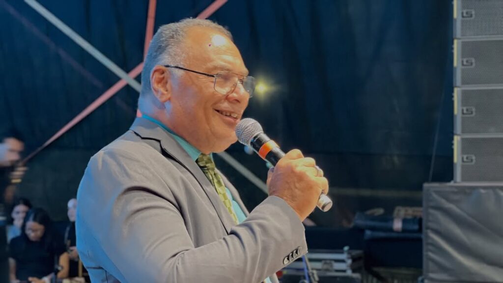 Evento reúne em Uiraúna fiéis em noite de adoração ao Dia do Evangélico 16 13