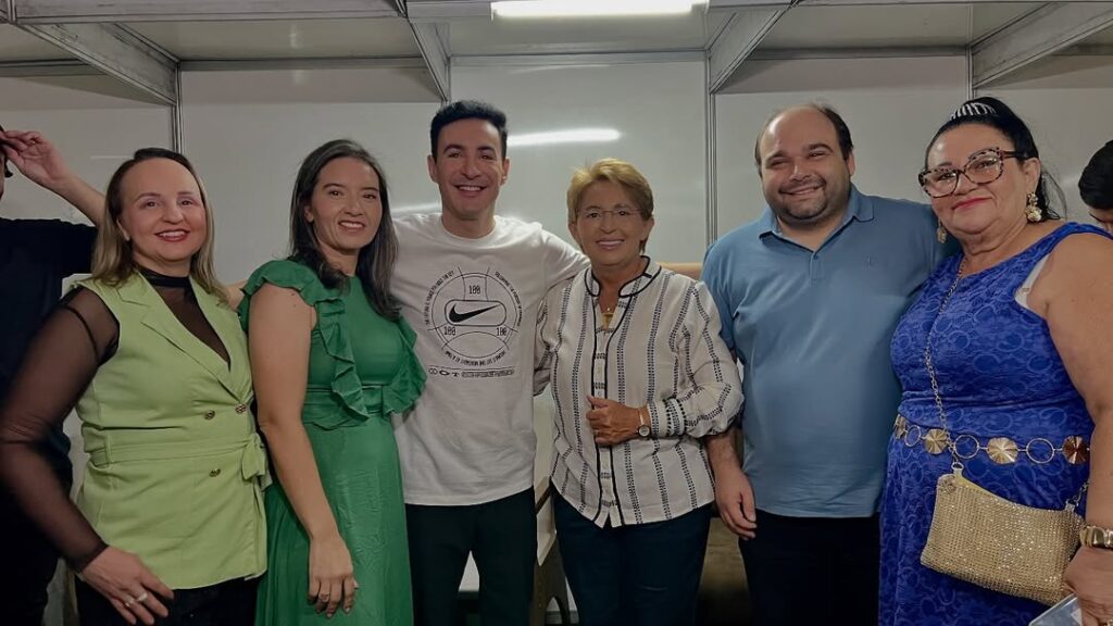 Evento reúne em Uiraúna fiéis em noite de adoração ao Dia do Evangélico 13 16