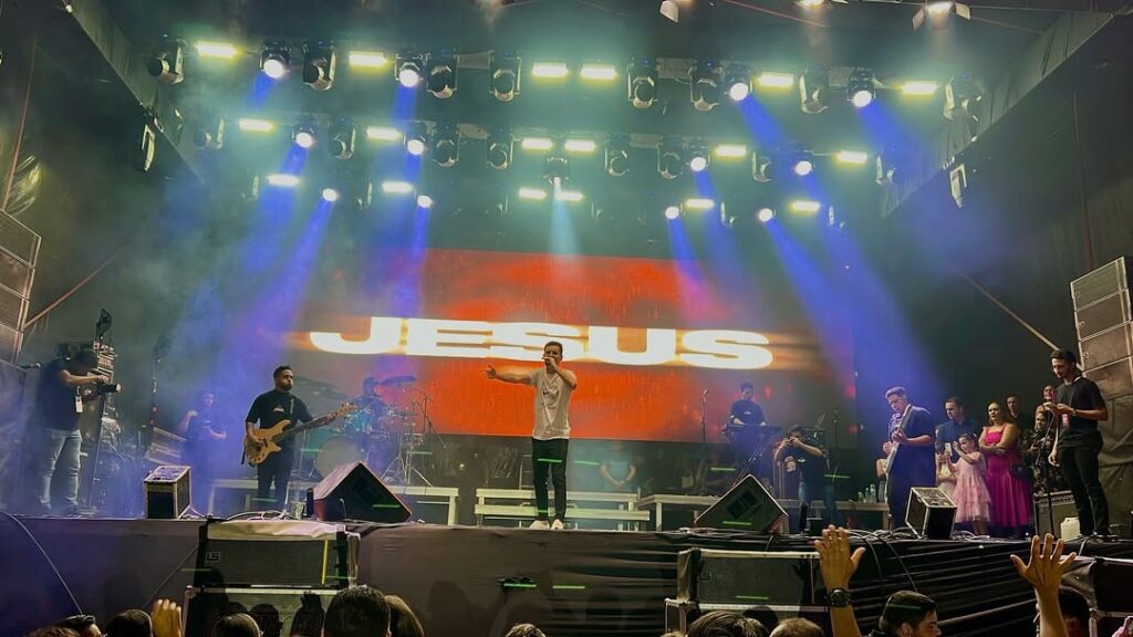 Evento reúne em Uiraúna fiéis em noite de adoração ao Dia do Evangélico 9 20