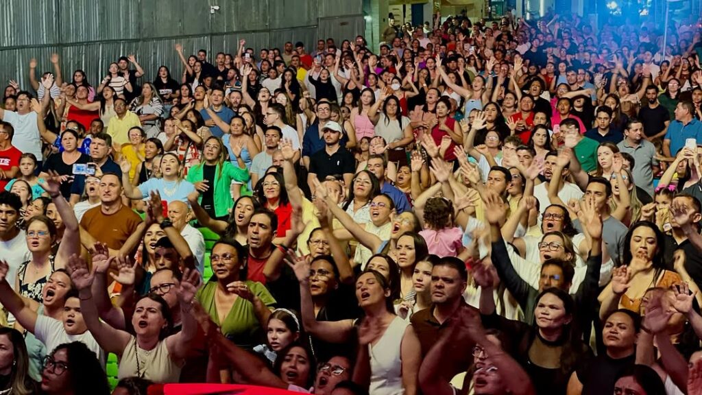 Evento reúne em Uiraúna fiéis em noite de adoração ao Dia do Evangélico 2 28