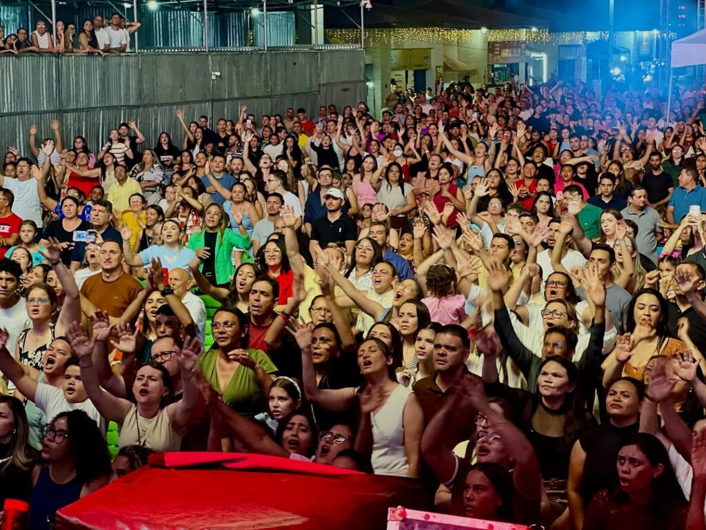 Evento reúne em Uiraúna fiéis em noite de adoração ao Dia do Evangélico 24 5
