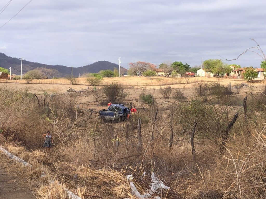 Fotos: Falha mecânica causa acidente na PB 393 8 7 2