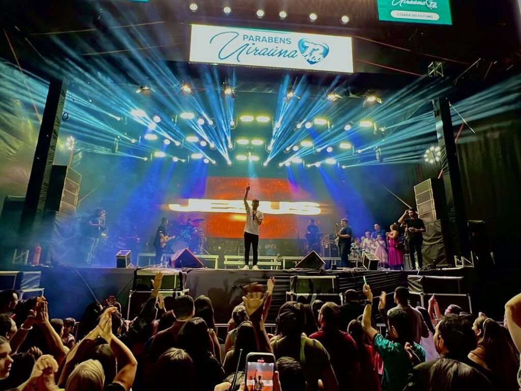Evento reúne em Uiraúna fiéis em noite de adoração ao Dia do Evangélico 20 9