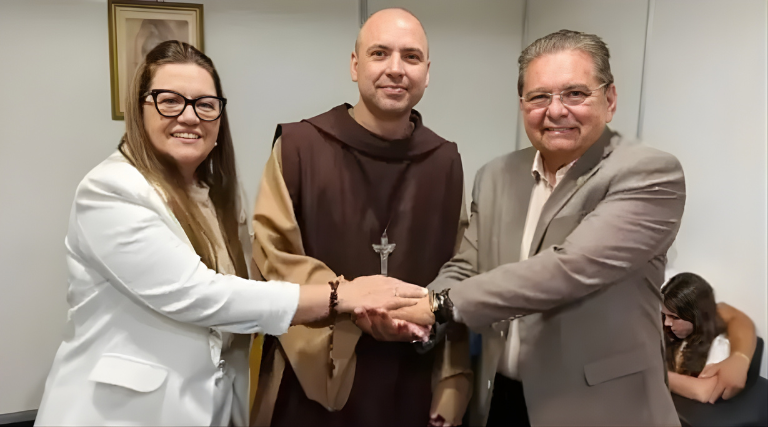 Frei Gilson recebe títulos na Paraíba 1 Frei Gilson recebe títulos na Paraíba