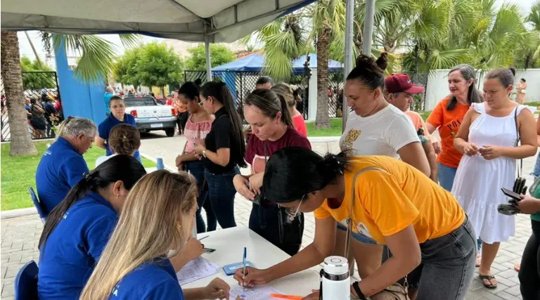 Leninha Romão distribui 1.600 cestas natalinas em Uiraúna 1 Leninha Romão distribui 1.600 cestas natalinas em Uiraúna
