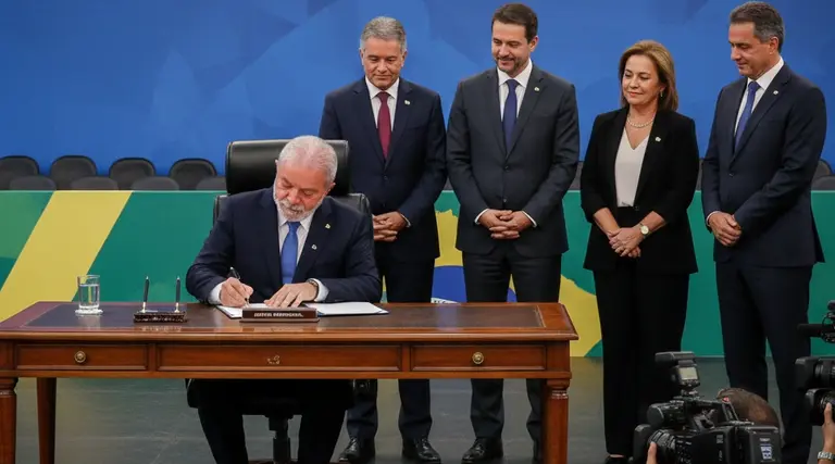 Lula sanciona lei que aumenta pena para estupro de vulneráveis 1 Lula sanciona lei que aumenta pena para estupro de vulneráveis