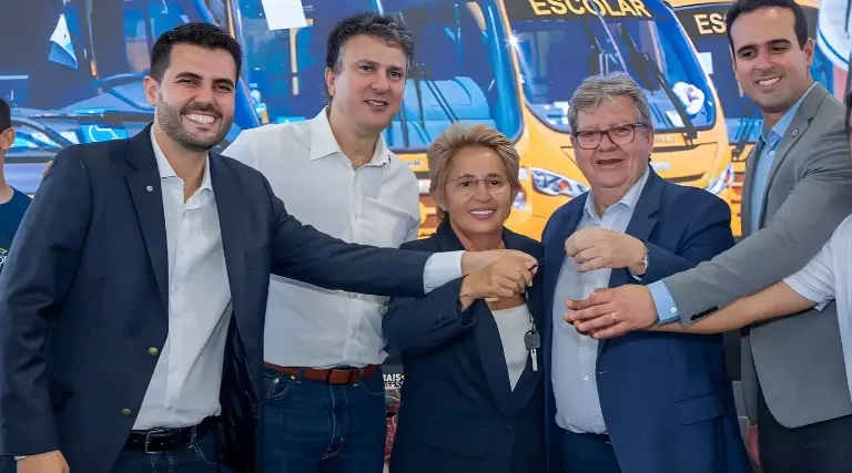 Prefeitura de Uiraúna recebe Ônibus Escolar 1 Prefeitura de Uiraúna recebe Ônibus Escolar