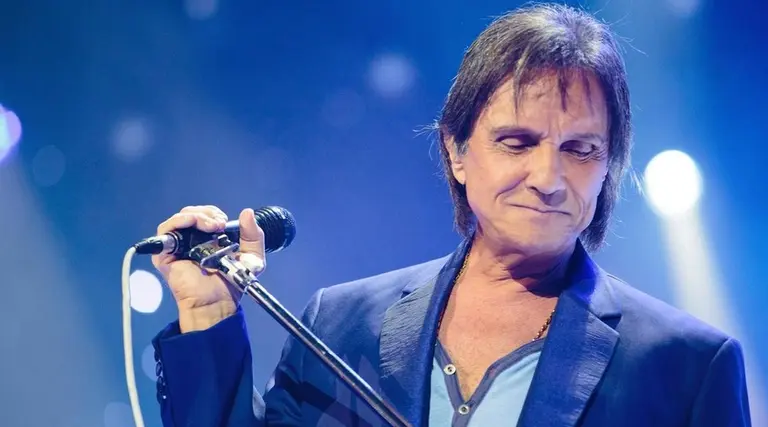 Roberto Carlos sofre acidente de carro 1 Roberto Carlos sofre acidente de carro