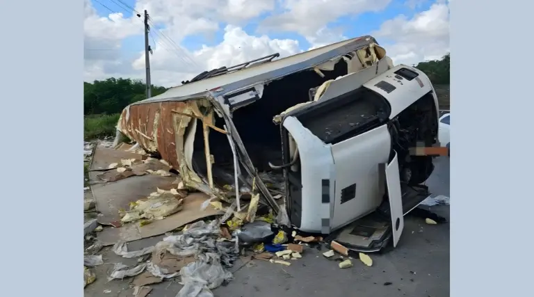 Três motociclistas morrem em acidente na BR-101 em PE 1 Três motociclistas morrem em acidente na BR-101 em PE