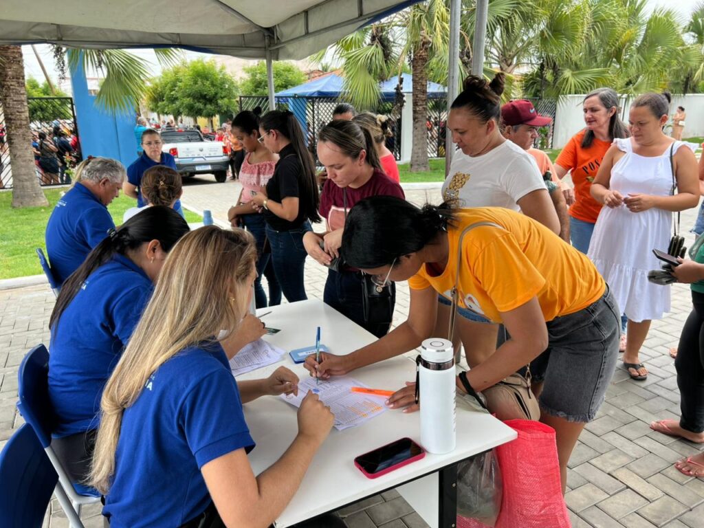 Leninha Romão distribui 1.600 cestas natalinas em Uiraúna 4 WhatsApp Image 2025 12 23 at 15.25.42 2