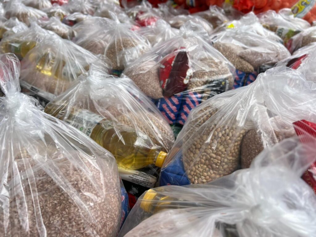 Leninha Romão distribui 1.600 cestas natalinas em Uiraúna 6 WhatsApp Image 2025 12 23 at 15.25.42 4