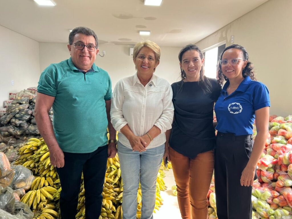 Leninha Romão distribui 1.600 cestas natalinas em Uiraúna 8 WhatsApp Image 2025 12 23 at 15.25.43 1