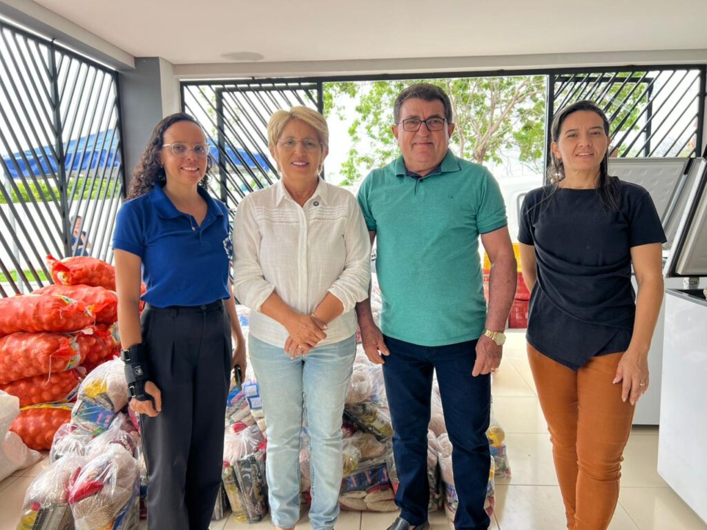 Leninha Romão distribui 1.600 cestas natalinas em Uiraúna 11 WhatsApp Image 2025 12 23 at 15.25.43