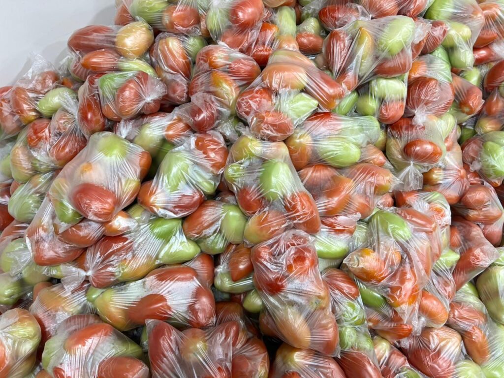 Leninha Romão distribui 1.600 cestas natalinas em Uiraúna 13 WhatsApp Image 2025 12 23 at 15.25.44