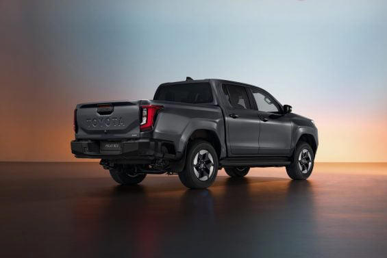 Toyota lança Hilux 2026 elétrica e híbrida 3 AA1TUTXR