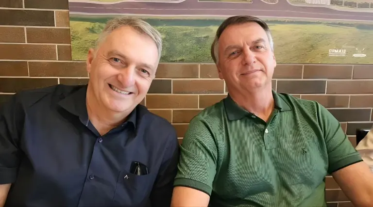 Bolsonaro acerta quadra na Mega da Virada em bolão familiar 1 Bolsonaro acerta quadra na Mega da Virada em bolão familiar