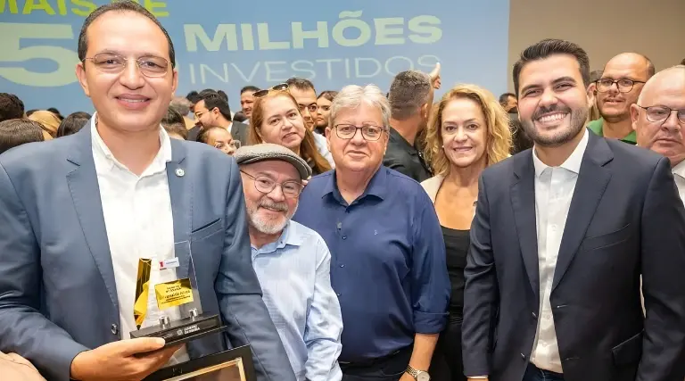 Educação na Paraíba: prêmios “Professor Nota Mil” e “Aluno Nota Mil” 1 Educação na Paraíba: prêmios “Professor Nota Mil” e “Aluno Nota Mil”