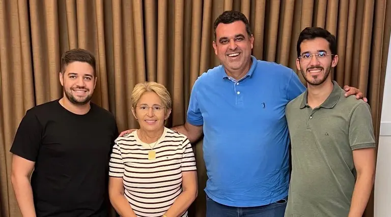 Vereador Thiago de Azulão debate pautas com prefeita de Uiraúna 1 Vereador Thiago de Azulão debate pautas com prefeita de Uiraúna