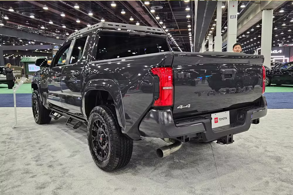 A nova Toyota Hilux lidera o mercado com design robusto e tecnologia 5 toyota tacoma 2026 traseira