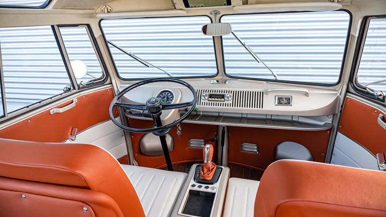 A Volkswagen revela a e-Bulli, uma releitura elétrica da icônica Kombi Samba de 1966 3 2 1