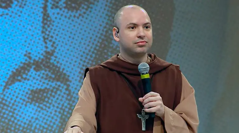 Frei Gilson explica por que rezar de madrugada durante a Quaresma atrai milhões de fiéis em transmissões ao vivo 1 Frei Gilson por que rezar de madrugada