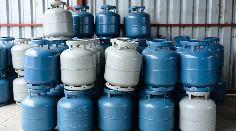Gás do Povo vira lei com sanção de Lula e garante botijões gratuitos para famílias de baixa renda 1 Gás do Povo vira lei com sanção de Lula