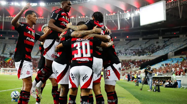 Confira a agenda completa dos jogos de hoje na TV (4). Veja horários, onde assistir às partidas de futebol 1 Jogos de hoje na tv Onde assistir