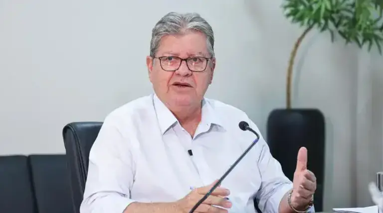 João Azevêdo anuncia reajuste salarial de 10% para servidores estaduais 1 Paraíba:
Reajuste salarial de 10% aos servidores
do estado