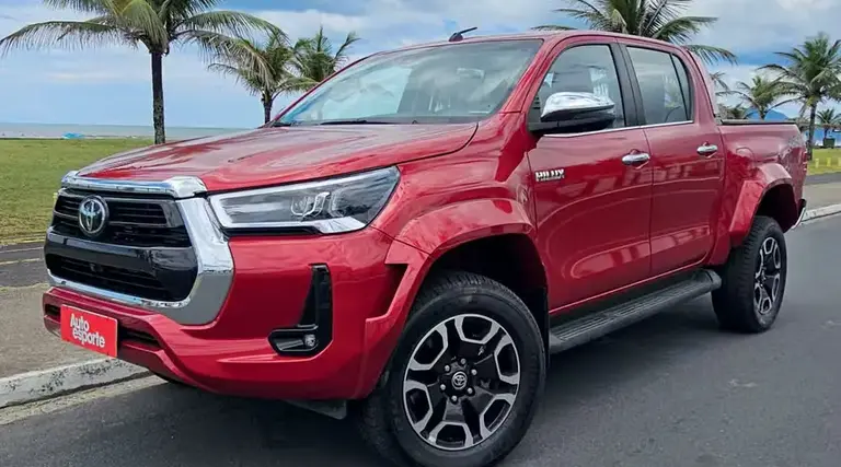 Toyota Hilux SRX Plus 2026 é testada em autonomia e consumo. Picape robusta, confiável, mas com desempenho abaixo do prometido 1 Toyota Hilux 2026: 800 km com tanque de combustível ou ilusão?