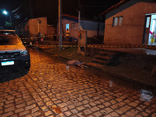 Fotos: Homem é morto a tiros em Rodolfo Fernandes 2 3e69cda5 1613 4983 a433 6020fba01f1c
